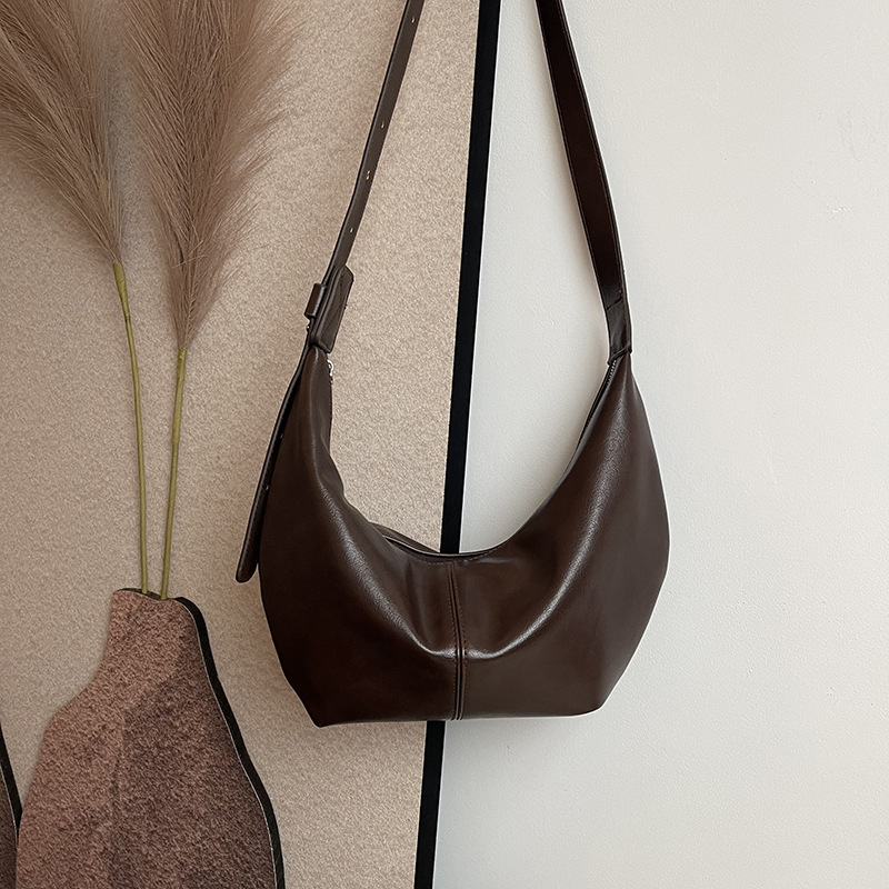 New women's shoulder bag, simple retro style small bag, dumpling bag, high-end texture, versatile commuting crossbody bag_voghion.com