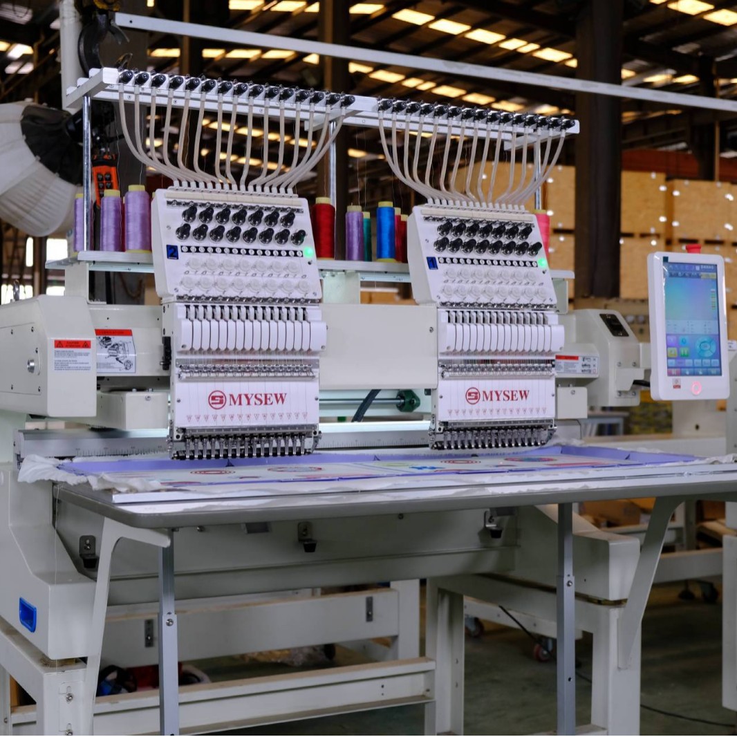 Máquina de bordado de doble cabeza de 15 agujas MJS1502 máquina de bordado de alta velocidad de computadora comercial máquina de bordado automática