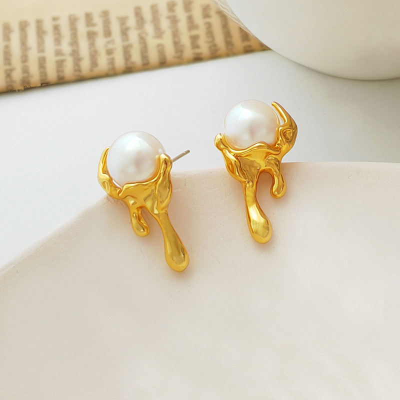 Simple Style Irregular Copper Plating Inlay Pearl Ear Studs 1 Pair