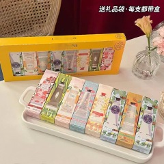 Oujia ハンドクリーム新年ギフトギフトボックス秋と冬の保湿ハンドクリームホリデーギフト錫箔シール付き