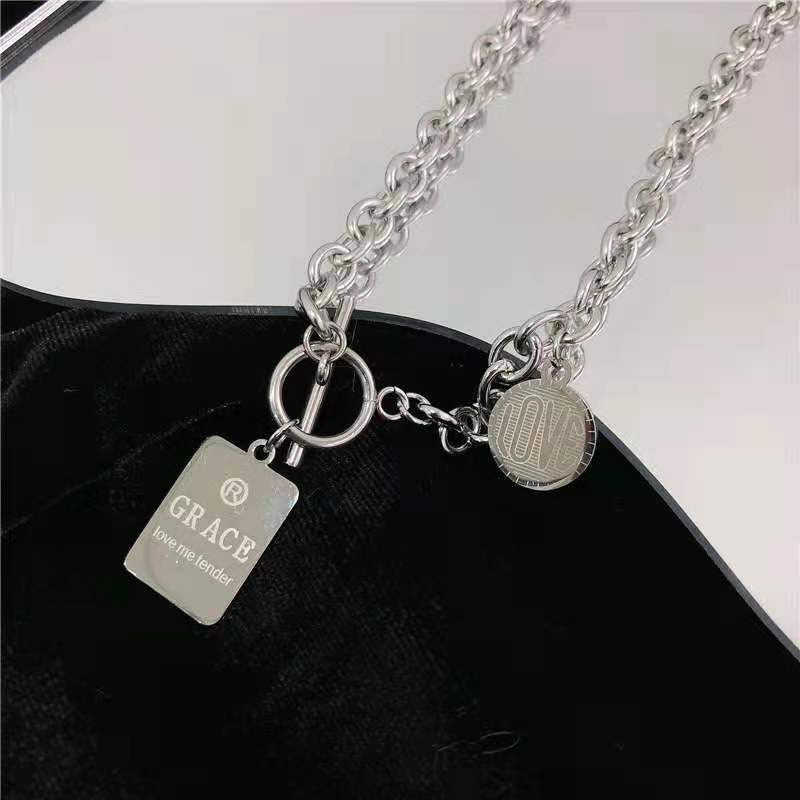 Collana con ciondolo a forma di lettera con segno quadrato e rotondo in acciaio al titanio Hip Hop, in rete rossa, con semplice catena per maglione lunga_voghion.com