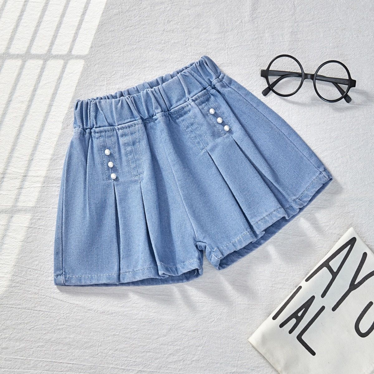 Summer New Style Girls' Denim Shorts, Loose Fit for Older Children, Thin and Fashionable Girls' Denim Hot Pants for Outdoor Wear