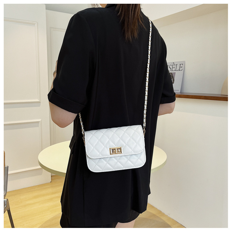 Women's New Fashion Casual Rhombus Chain Shoulder Messenger Bag display picture 3