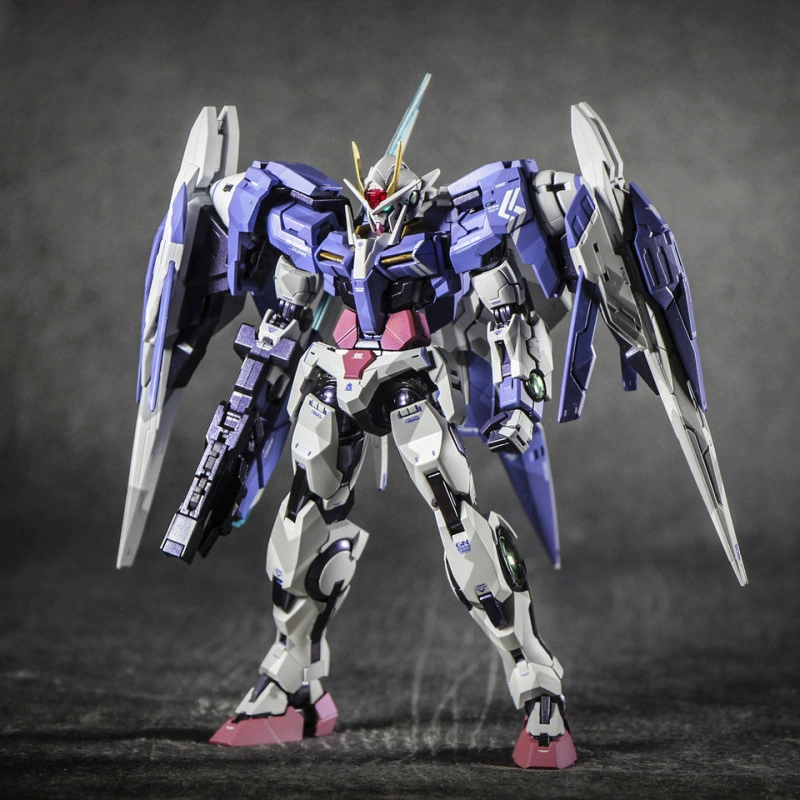 Сборная модель (Gundam) 1/100 — мультивариант Unicorn/Freedom, подвижный мех с оружием и подставкой