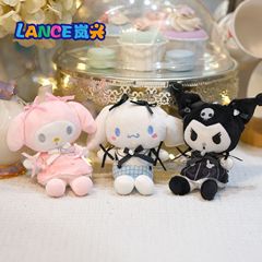 4インチ【ロリサンリオ】スポット10cmのお姫様が人形のぬいぐるみをつかむ