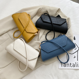 French texture popular small bag 2022 new popular Net red Fashion Women's bag all-match shoulder underarm bag French stick bag