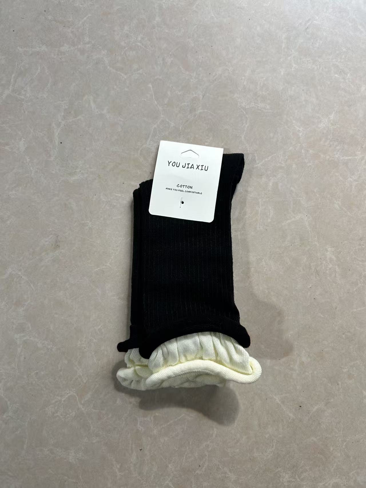 검정색 + 흰색 입