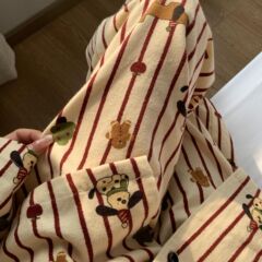 かわいい子犬のストライプのプリントの毛のパジャマの少女2025春と秋の新型のゆったりした大きいサイズの部屋の服のスーツ
