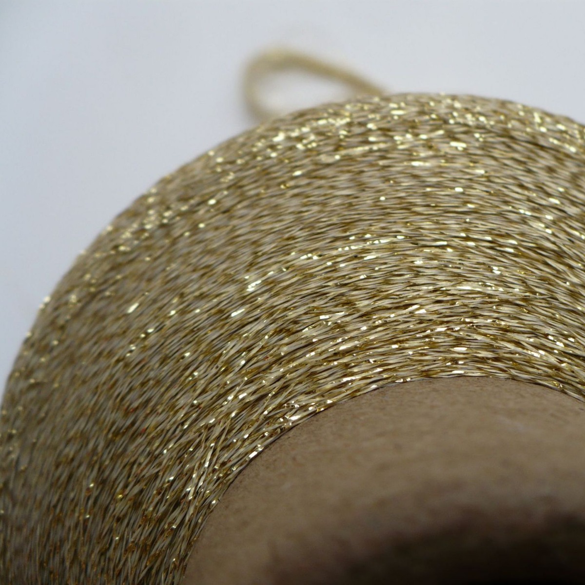 深铜色金属丝捻股涤纶纱线深黄色土豪金片捻股黄色涤丝金属纱线