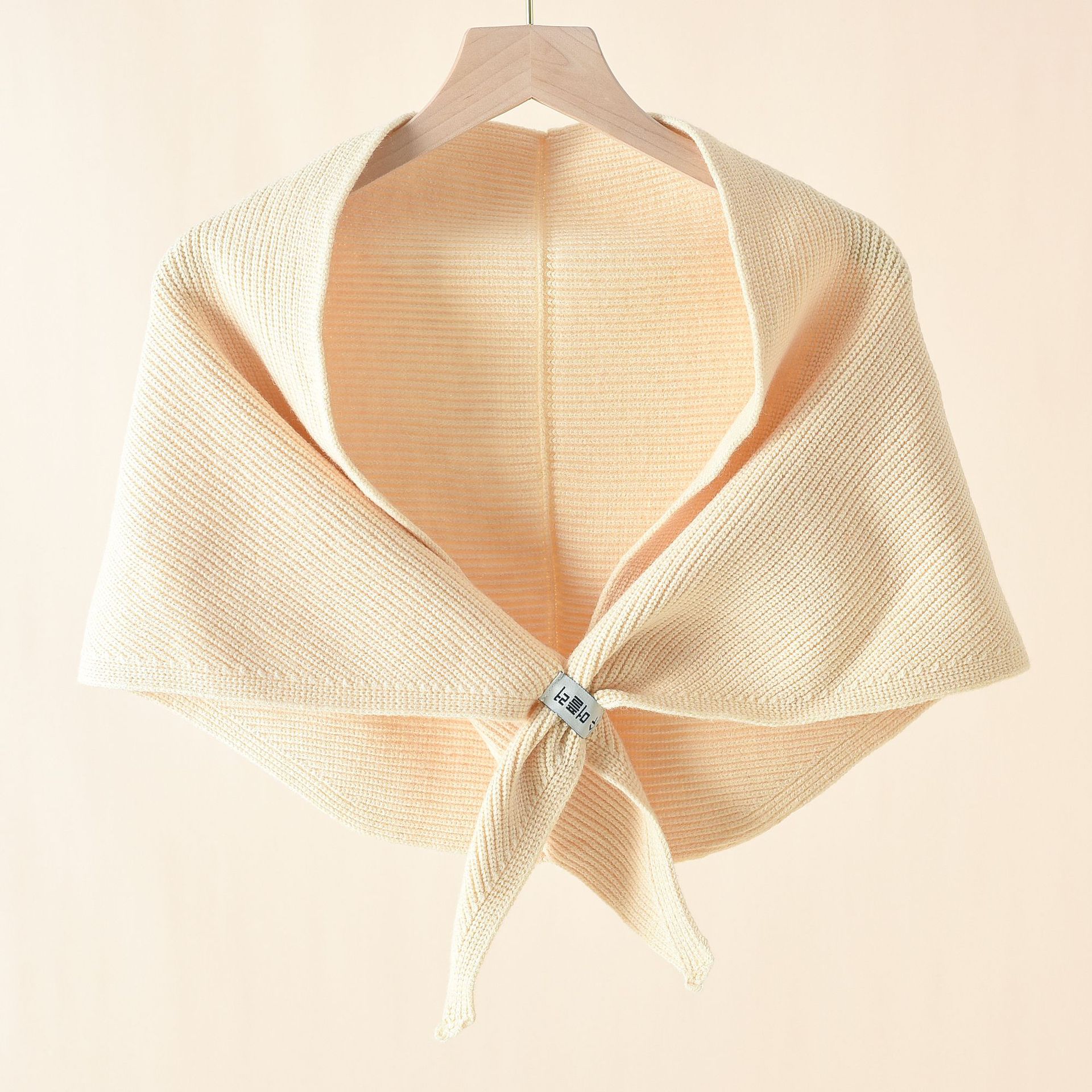 Verano Internet celebridad de punto chal ropa exterior de las mujeres pequeño chaleco primavera y otoño aire acondicionado habitación cuello protección triángulo decorativo perforado hombro