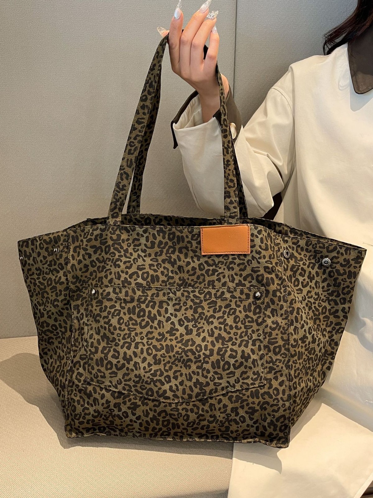 Bolso de gran capacidad yangqi bolso de cercanías de cara suave bolso especial 2024 leopardo nuevo bolso de mujer popular bolso de hombro otoño e invierno