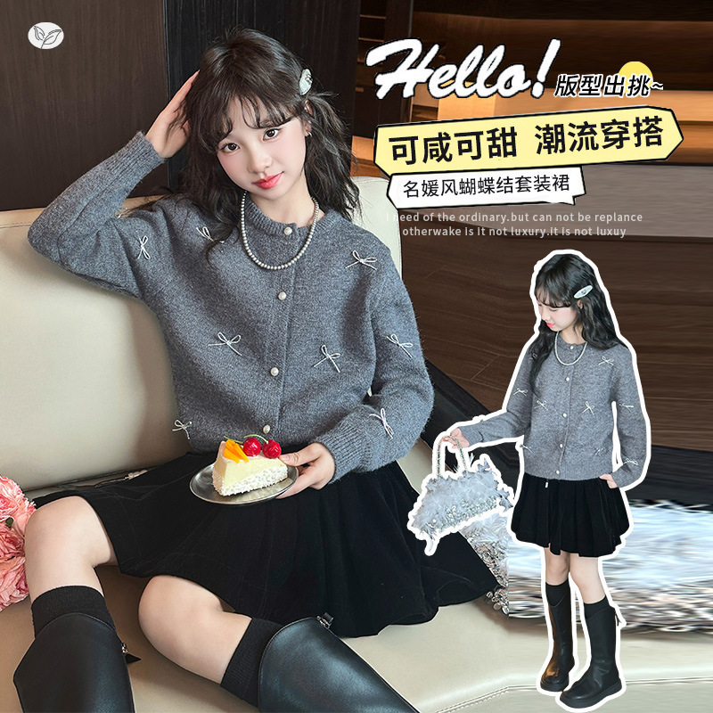 Sweater with bow