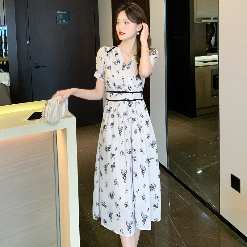 雪纺炸街连衣裙女2025夏季韩版复古气质V领宫廷风少女优雅A字裙子