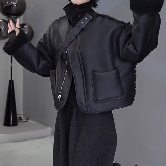 Reversible Fur-Lined Lamb Wool Jacket for Women 2025 New Popular Winter Stylish Round-Neck Jacket Biker Jacket