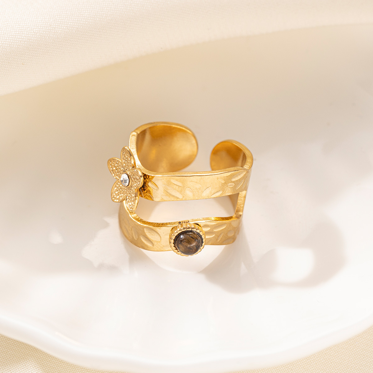 Anillo de acero inoxidable europeo y americano de Tena, sentido de diseño de nicho femenino, anillo de piedra natural con incrustaciones de todo fósforo, joyería explosiva transfronteriza