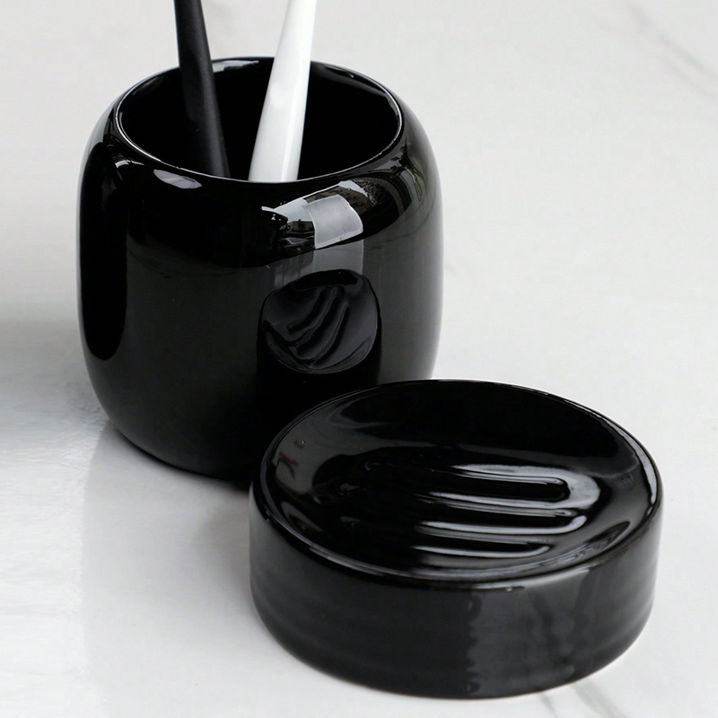 Fabricantes de cerámica de producción de baños de cerámica simple cuatro piezas de baño de apartamentos de hotel baño baño conjunto de baño al por mayor