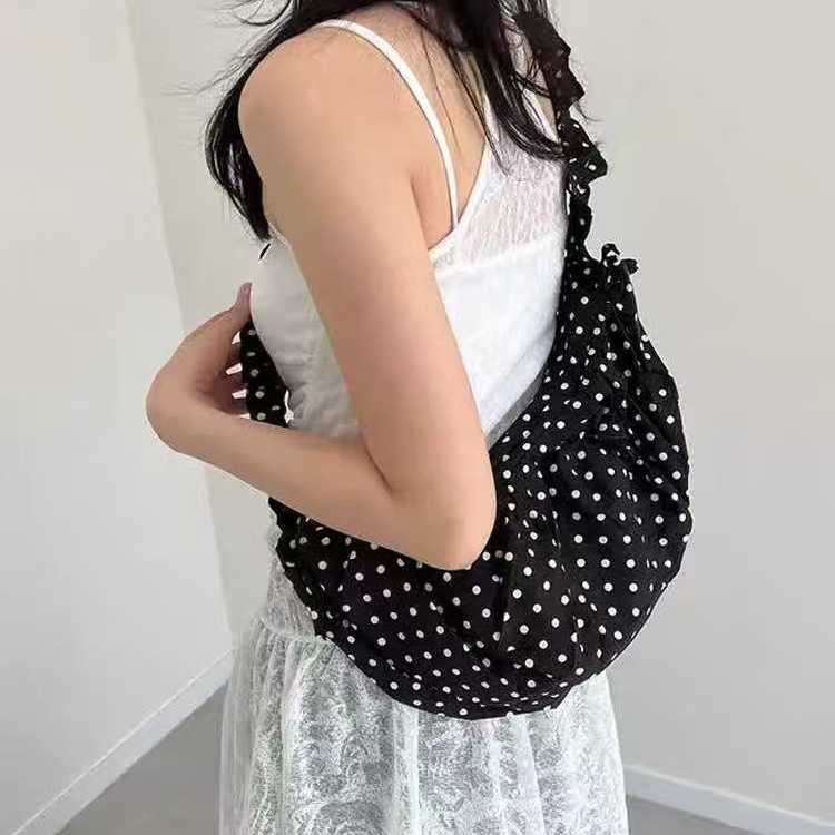 2025 Korean Style Black And White Polka Dot Pleated Lace Drawstring Crossbody Bag Nylon Versatile Commuter Dumpling Bag For Women - Thumbnail 3