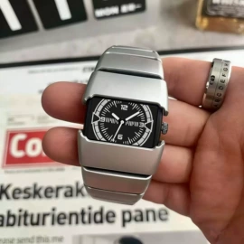 石英表;机械表;表壳