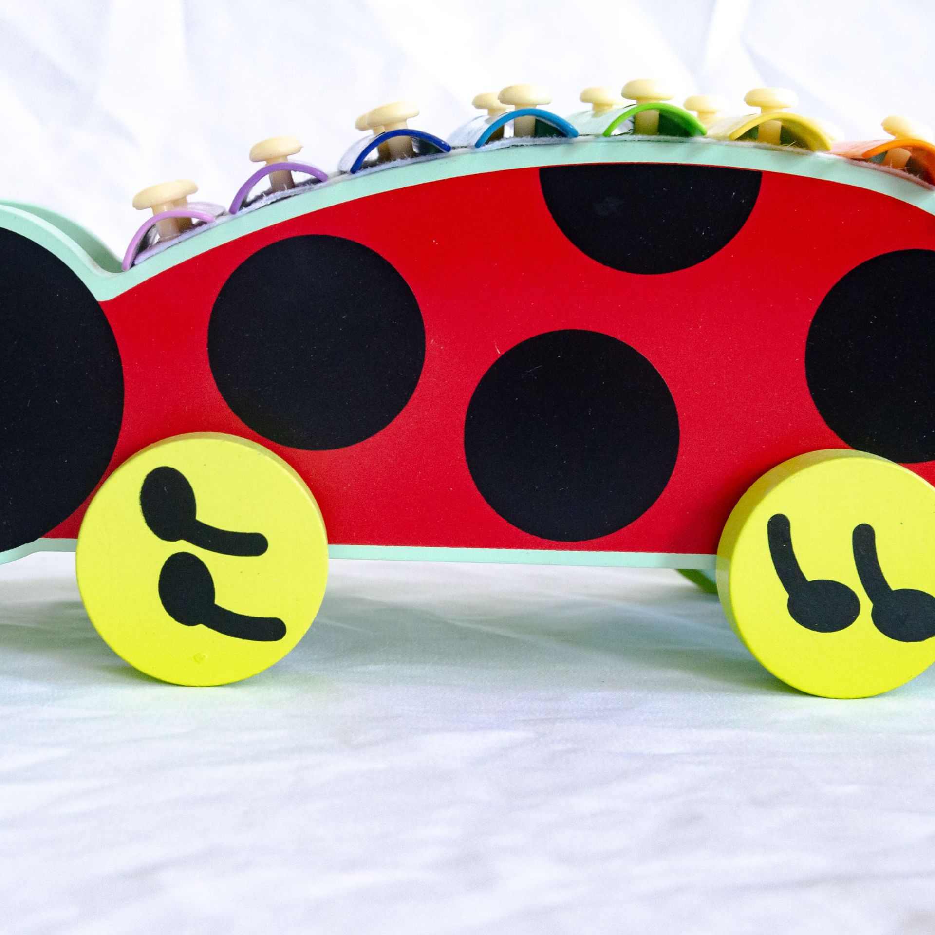 Xinyun mariquita infantil golpeando piano arrastrando coche Educativo Educación Temprana juguetes de madera en stock venta al por mayor piano de música de comercio exterior europeo y americano