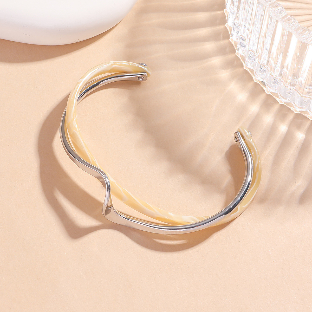 Europa y los Estados Unidos explotaron transfronterizos alta sensación de brazalete de geometría de zircón universal ligero de lujo nicho sensación de diseño pulsera joyería al por mayor
