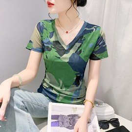 欧洲站夏装新款个性迷彩印花T恤女短袖修身百搭V领网纱上衣小衫潮