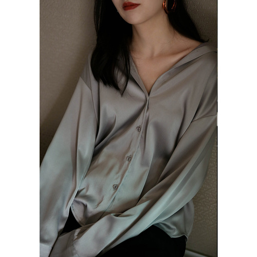 White women's design sense niche retro Hong Kong style top with drape, silk-like satin surface, loose Korean version professional shirt