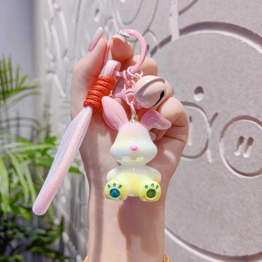 Gradiente oreja de conejo llavero de resina pequeño conejo colgante bolso de coche llavero colgante exquisito pequeño regalo