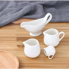 陶磁器のミルクスプーンのミルク缶の洋食のステーキの黒椒のソースの汁の斗の料理の食器のコーヒーの角の砂糖の杯のミルクの杯は使います。