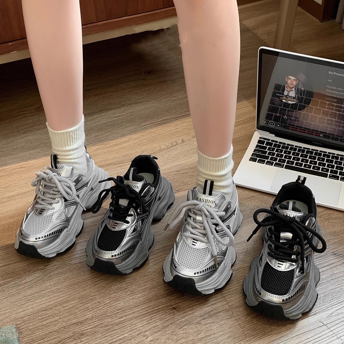 Papá zapatos de mujer zapatos negros de terciopelo 2026 nueva primavera y otoño versátil muffin grueso aumento de altura zapatos deportivos casuales