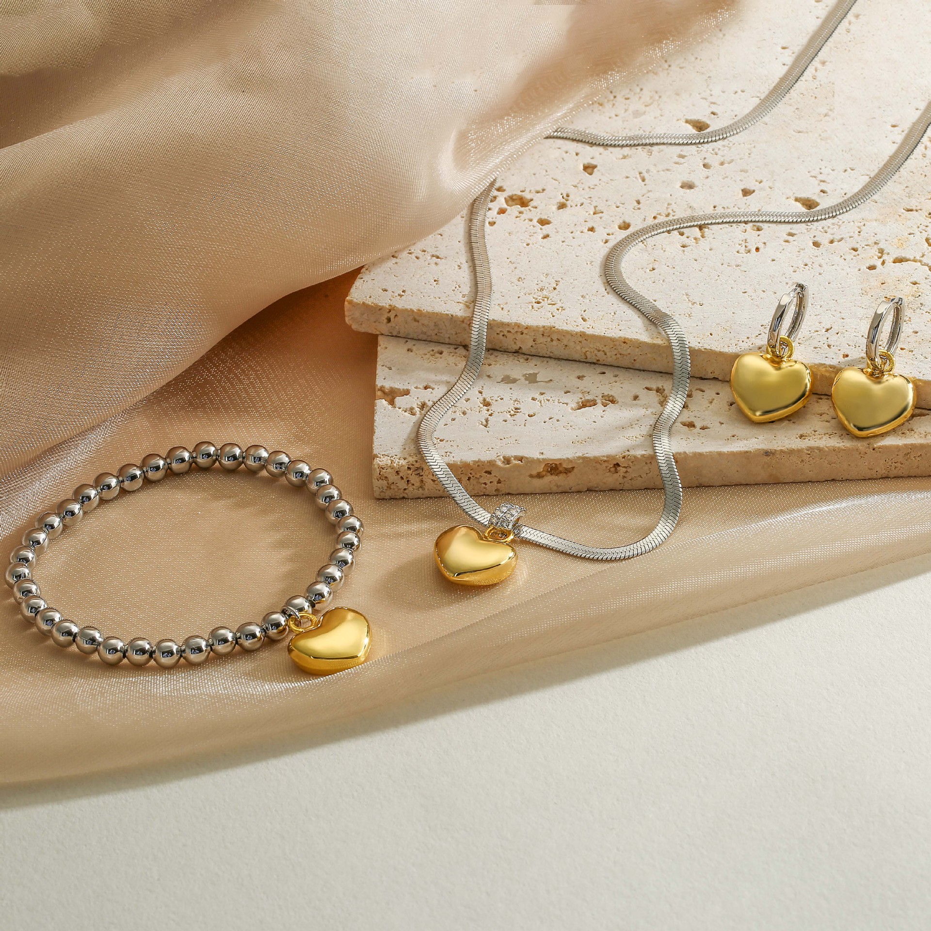 14g Weight Zircon Inlay Material Bracelets, Earrings, Necklace Classification Banquet Occasion Copper Material Heart Shape Pattern Women'S Gender Inlay Design Simple Style Style Simple Style Heart Shape Copper Zircon Bracelets Earrings Necklace In Bulk 无