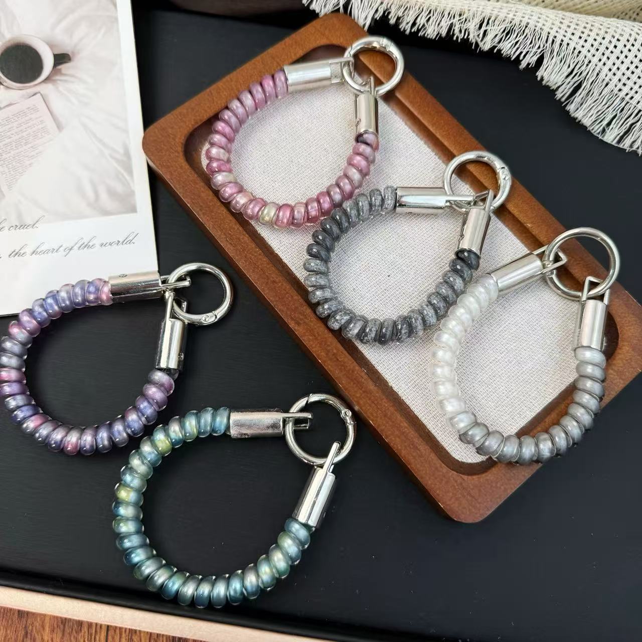 Unique and sophisticated pearl phone cord mobile phone chain with star leopard print gradient spring cord keychain bag accessory