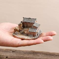 田園の田舎の古い家は小さい模型のデスクトップのアイデアの小さい景観を飾って庭の盆栽の盆栽の装飾を作ります。