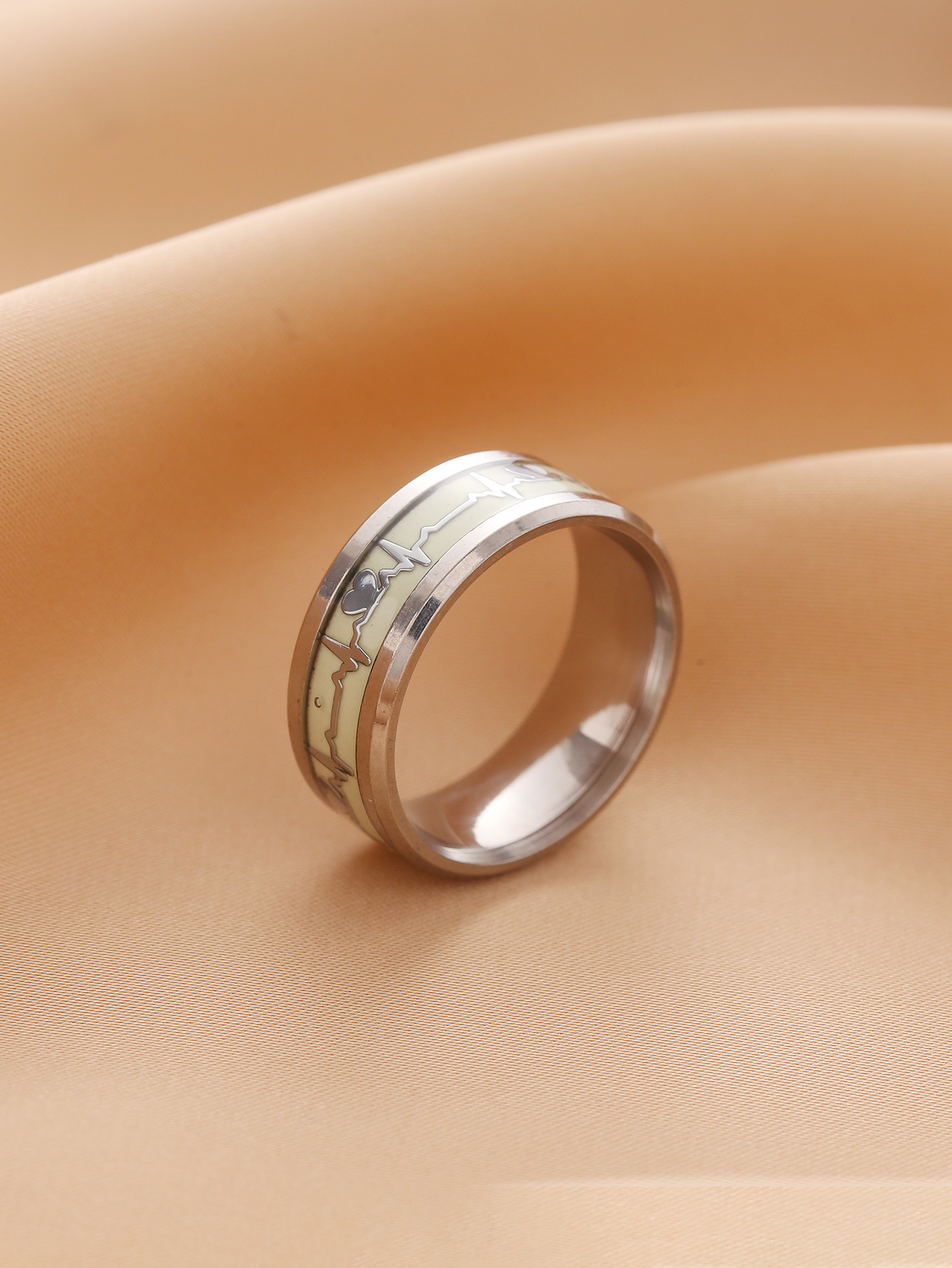 Wholesale of new glow-in-the-dark heartbeat rings from the original manufacturer in Europe and America, a popular accessory pic 3