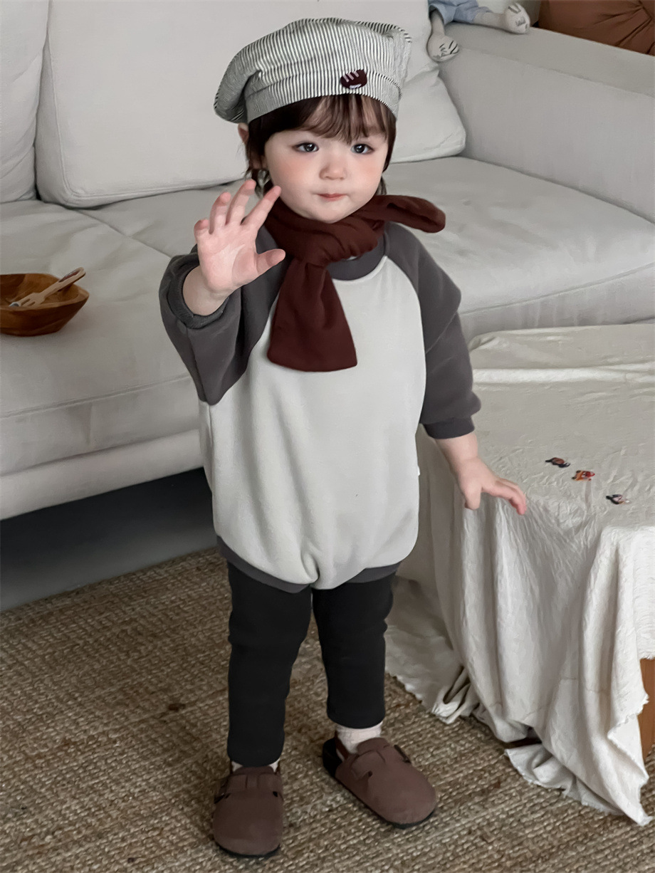 Ropa infantil de otoño y invierno 2024 ropa de bebé de salida 2024 ropa de otoño y invierno ropa infantil coreana de color combinado con ropa de escalada de tercife