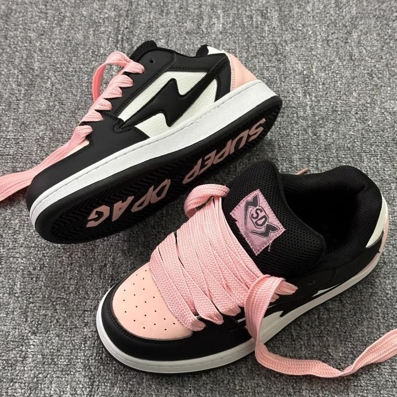 Nuevos zapatos de pan de color rosa negro relámpago para mujer, zapatos casuales de suela gruesa para estudiantes de todo fósforo, zapatos de tabla de aumento, lote de punta redonda