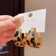 Douyin ライブブロードキャストホット販売人気ぬいぐるみイヤリング幾何学的なつば広ヒョウ柄サークルイヤリング Danfeng ヒョウ柄イヤリング卸売