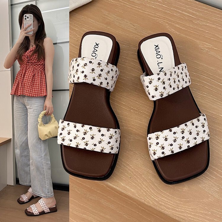 These slippers are so beautiful, stylish and versatile. When you wear them, you'll look like a goddess! These slippers are so beautiful, stylish and versatile. When you wear them, you'll look like a goddess!