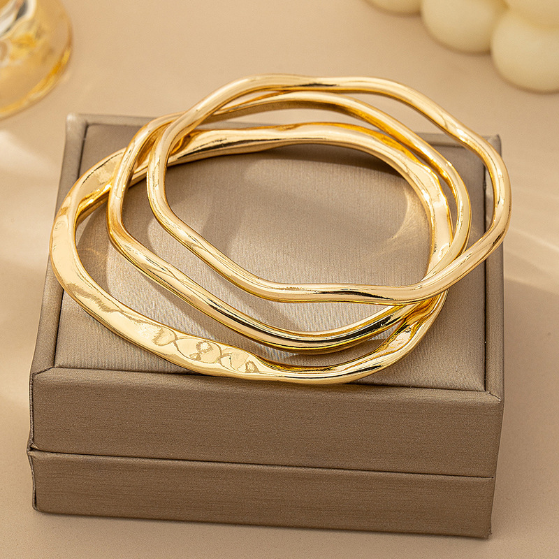 3 Stylish and Simple Design Bracelets with a Minimalist Geometric Irregular Shape for Women, Suitable for Everyday Wear