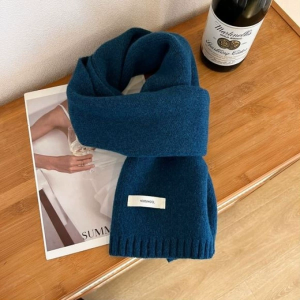 100%wool flat-patterned knitted-blue