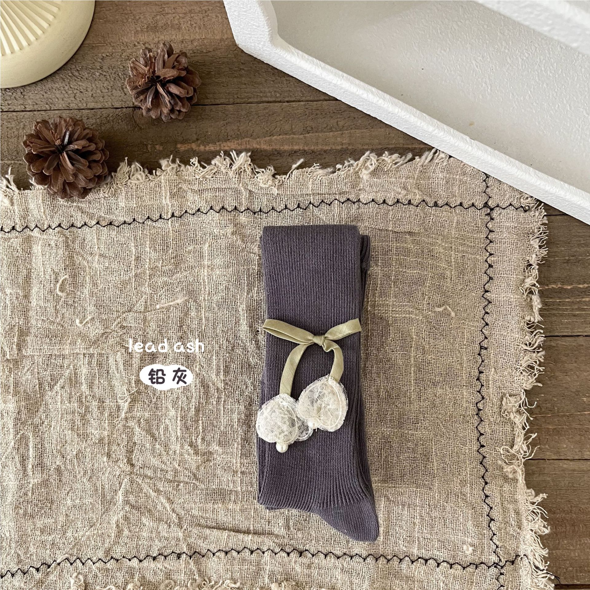 Lead gray-pearl and lace