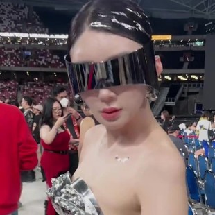 [[热血小天后]朋克挂耳一体式贴面蹦迪嘻哈街舞立体炫酷太阳镜墨镜]