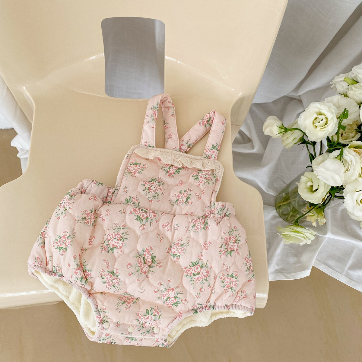 22 otoño e invierno nueva ropa para niños coreanos 0 ~ 2 años de edad niña floral muñeca collar acolchado ropa de algodón acolchado otoño e invierno traje de recién nacido