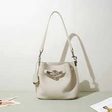 ������Ʒ���sС���OӋˮͰ���ذ�Ҹ�°ٴ�б�����Ƥ�r�Іμ��Ů