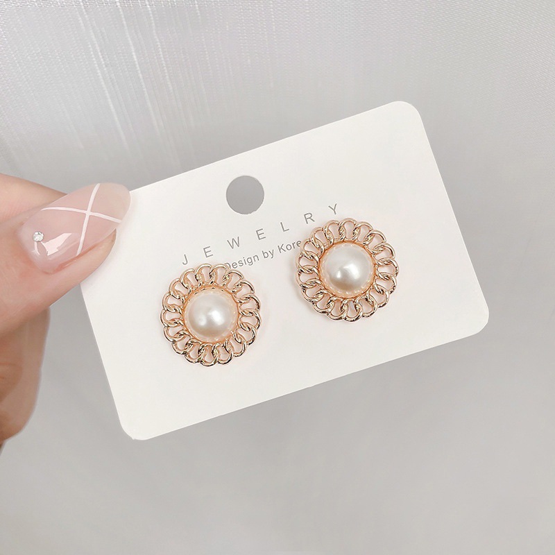 Ingresos franceses de perlas de moda femenina simple pendientes rojos ligeros de lujo versátiles pendientes de nicho de alta calidad