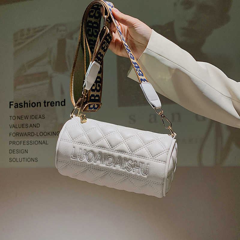 Women's Textured Crossbody Bag With Wide Strap Diamond Pattern_voghion.com