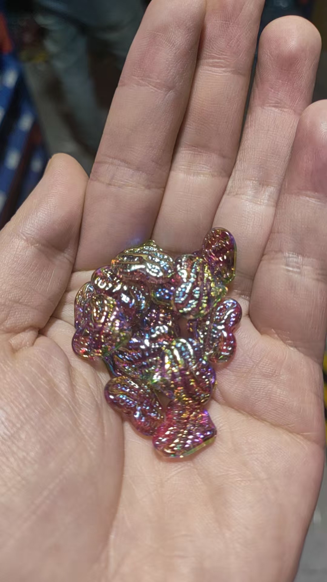 Pintura al óleo de Heidi amor a través de agujeros de cuentas dispersas en forma de corazón pulsera galvanizada accesorios de cadena de teléfonos móviles al por mayor image 17