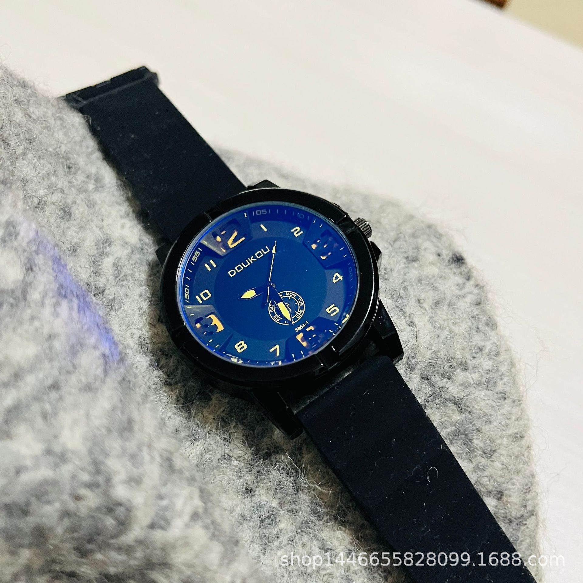 Trendy Men's Watches, Men's Sports Versatile Watches, Fashionable Quartz Watches for Teenagers and Students, Cross-Border Foreign Trade