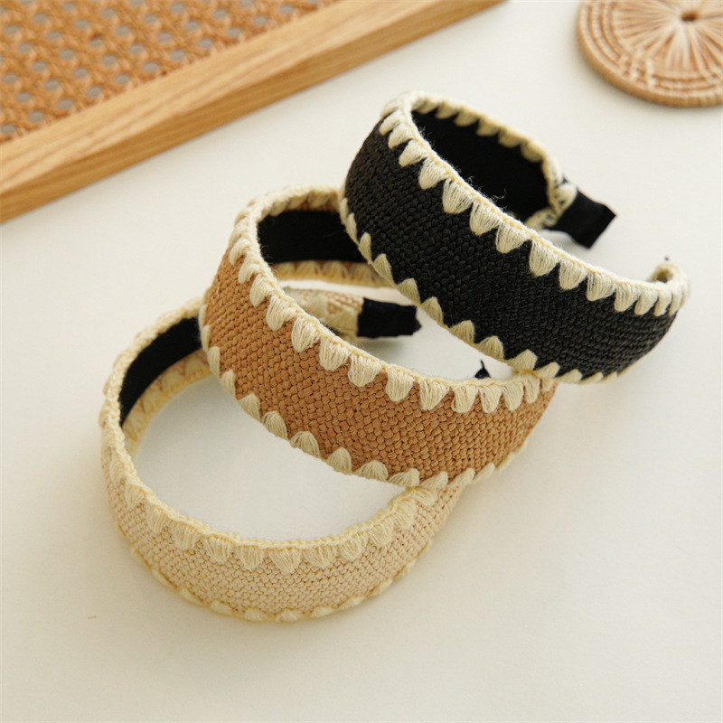 Brede geweven raffia haarband met stro knoop_voghion.com