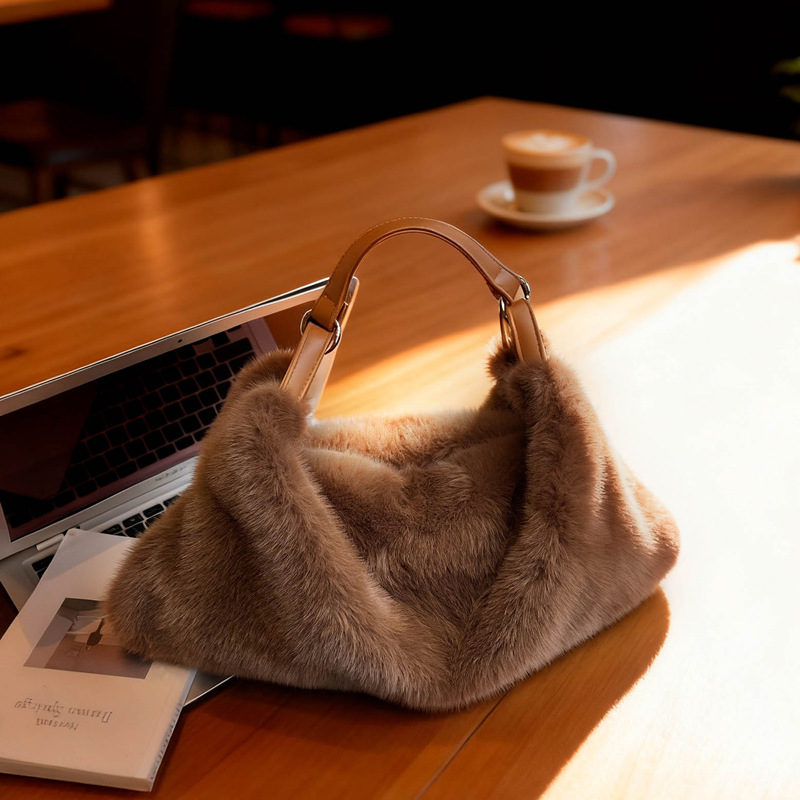 Otoño e invierno perezoso bolso de peluche para mujeres 2025 nuevo bolso plegable de mano de gran capacidad bolso de hombro bolso de lana