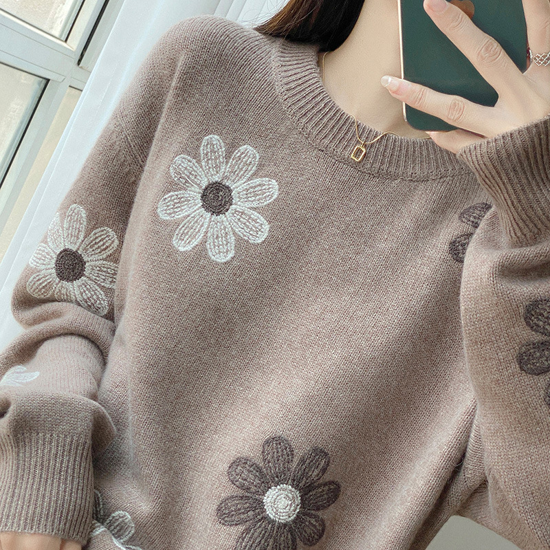 2025 Autumn/Winter New Soft Wool Women's Round Neck Sweater Comfortable Soft Pullover with Handmade Crochet Embroidery